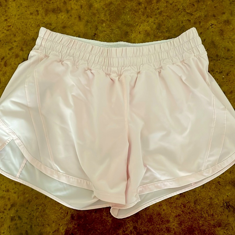 Lululemon mid rise short 5”